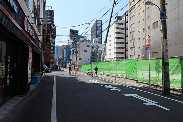 アパホテル〈東新宿 歌舞伎町タワー〉